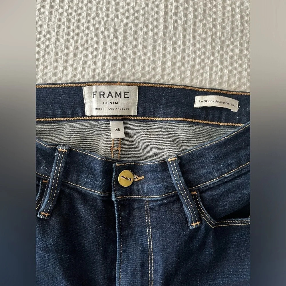 Frame Jeanne Crop Double Triangle Raw Hem Dark Blue Denim Size 28 - Picture 3 of 3